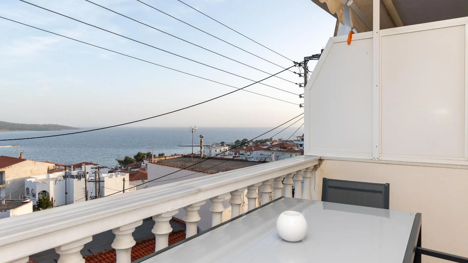 Theophile Apartment Néos Marmarás